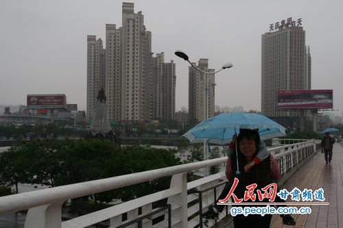 甘肃发布暴雨蓝色预警:河东局地有大雨