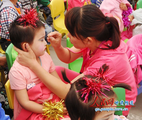 永靖县妇儿工委办与少年儿童共庆六一