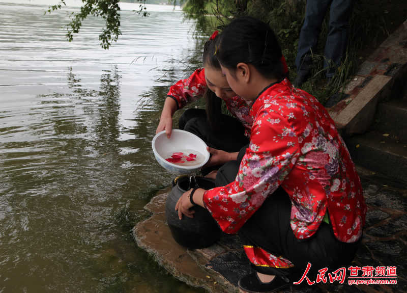 甘肃陇南"乞巧节":中国的女子狂欢节