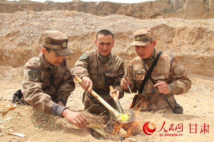 兰州军区某防化团强化部队野外作战能力