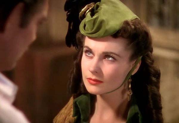 費雯.麗(Vivien Leigh)原名費雯.瑪麗.哈特利,英國電影和舞台劇演員。費雯.麗1913年11月5日出生於英屬印度西孟加拉邦大吉嶺。1967年7月7日因肺結核在英國倫敦伊頓廣場54號的家中病逝。1999年被美國電影學會選為百年來最偉大的女演員第16名。