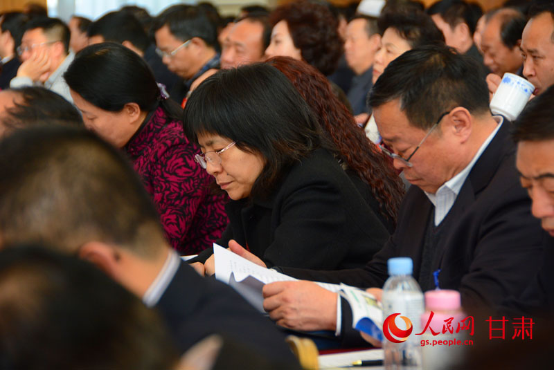 政协甘肃省第十一届三次会议进行第二次全体会