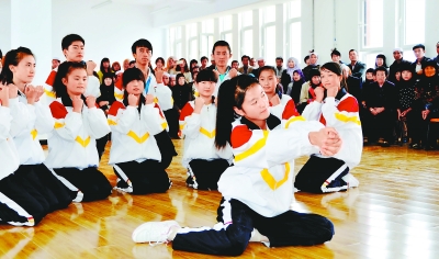 临夏州特殊教育学校举行教师节庆祝活动