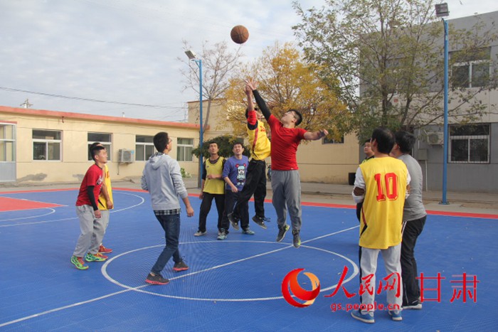 迎水桥车站开展魅力篮球 激情飞扬主题篮球友