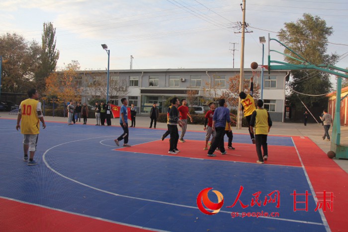 迎水桥车站开展魅力篮球 激情飞扬主题篮球友