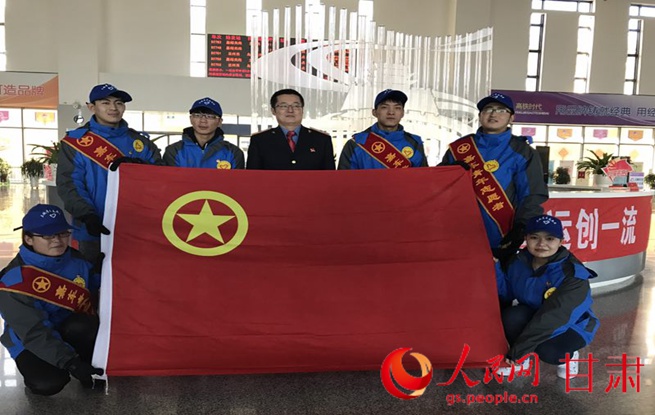 开展青春闪耀志愿行 服务春运创一流志愿者服