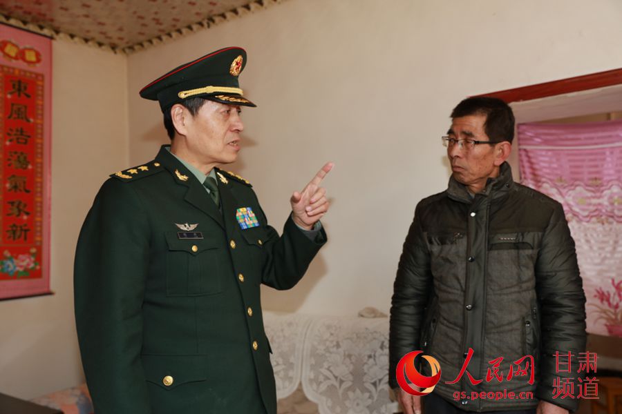 兰州军区善后办领导机关慰问榆中县群众