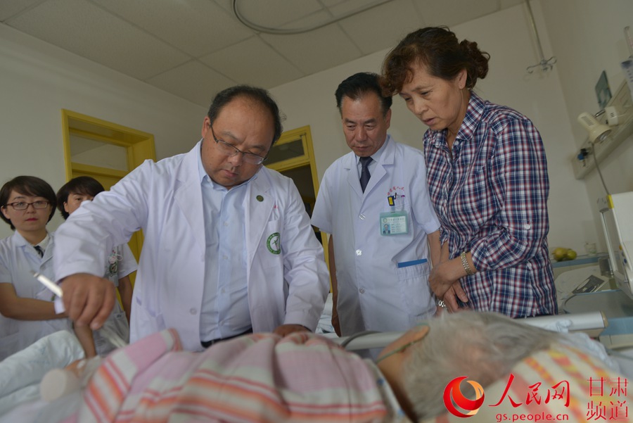 上海华山医院专家团来兰开展大型公益活动