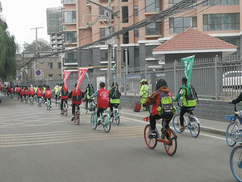 為推動全國禁毒示范城市創建宣傳教育工作，進一步提高在校學生識毒、防毒、拒毒的意識，營造禁毒的良好氛圍，10月19日下午，蘭州市安寧區禁毒辦、安寧區交警大隊聯合劉家堡街道，在蘭州城市學院發動大學生志願者開展了以“無毒青春，健康人生”為主題的創城禁毒志願服務活動。