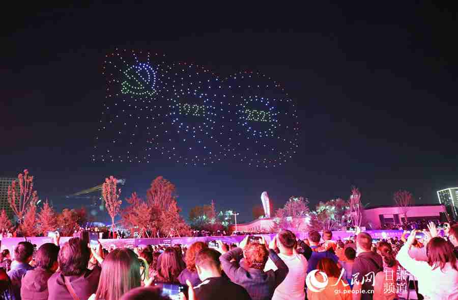 蘭州：獻禮建黨100周年 千架無人機“點亮”黃河之濱