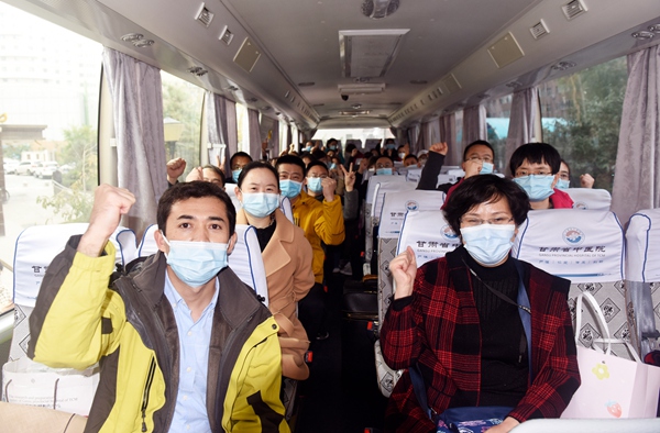80名甘肃省中医院医护人员奔赴疫情防控一线