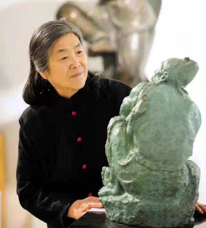甘肃省著名雕塑家、兰州市政协委员何鄂。甘肃何鄂雕塑院供图