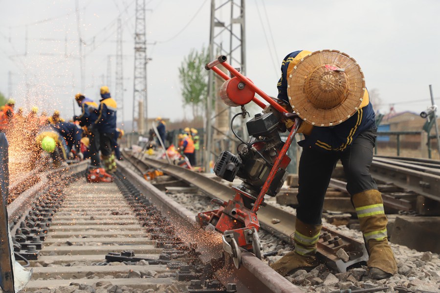 蘭州鐵路局包蘭鐵路第一階段集中修施工圓滿結束。蘭州鐵路局供圖
