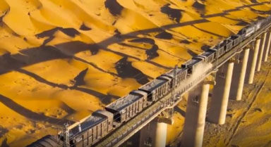 穿越大漠戈壁的敦煌铁路