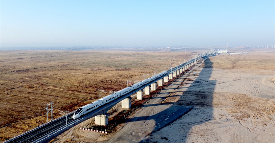 銀蘭高鐵甘肅段運行試驗啟動。中國鐵路蘭州局集團有限公司供圖
