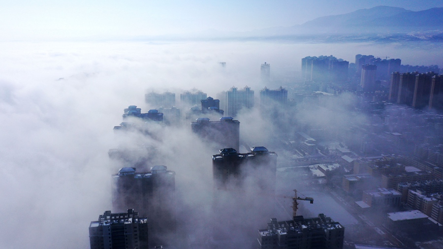 氤氲入画 甘肃榆中现平流雾景观