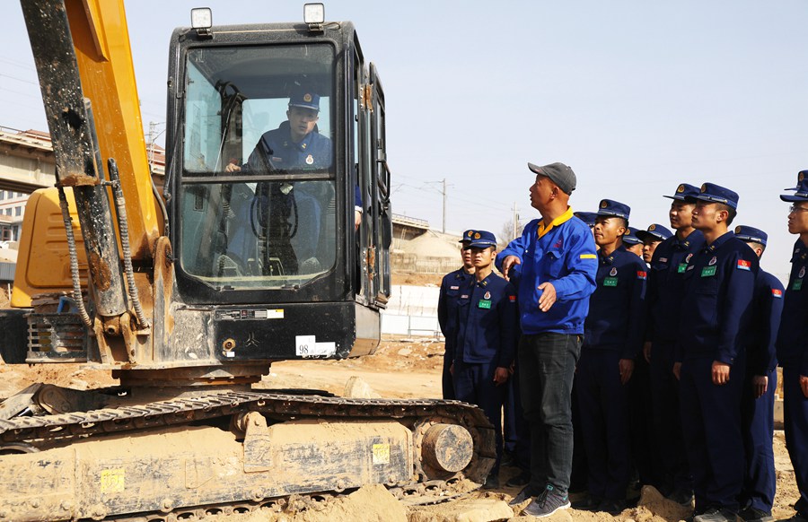 特种车辆驾驶专业开展实操训练。甘肃省森林消防总队供图