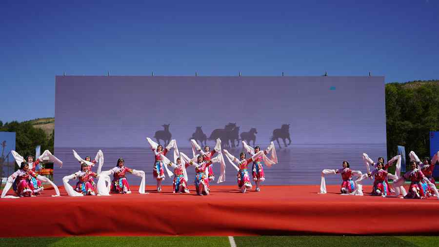 甘肅省第三屆少數民族廣場舞大賽在肅南縣火熱開賽。肅南縣委宣傳部供圖
