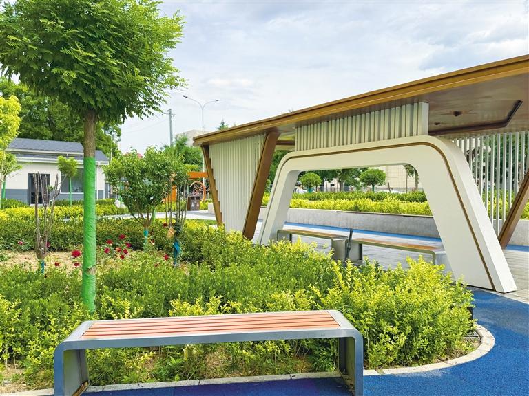 兰州市盘旋路小游园一角
