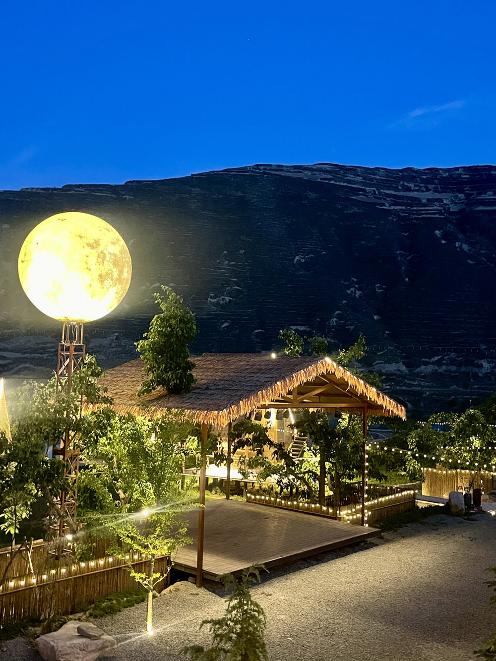 拙舍草庐夜景。受访者供图