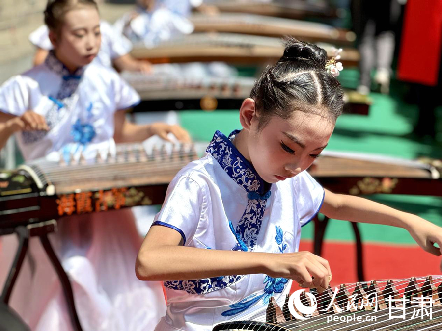 公祭大典现场。人民网记者 焦隆摄
