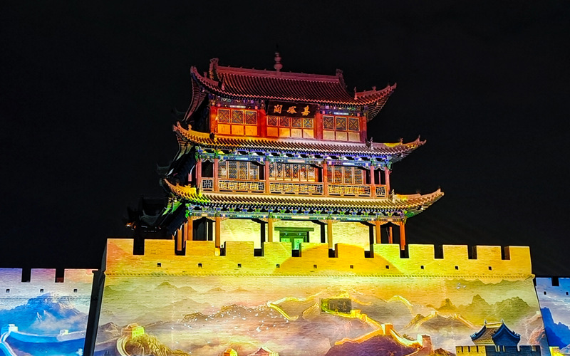 夏游雄關