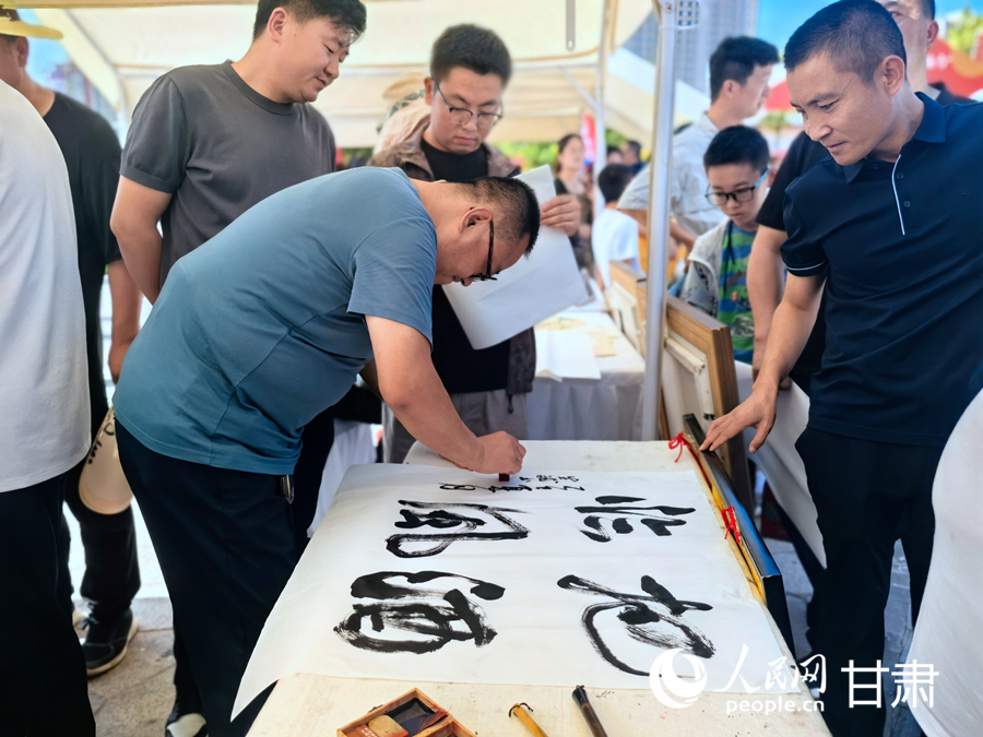 康乐县：赶“文明大集” 享暖心服务【6】