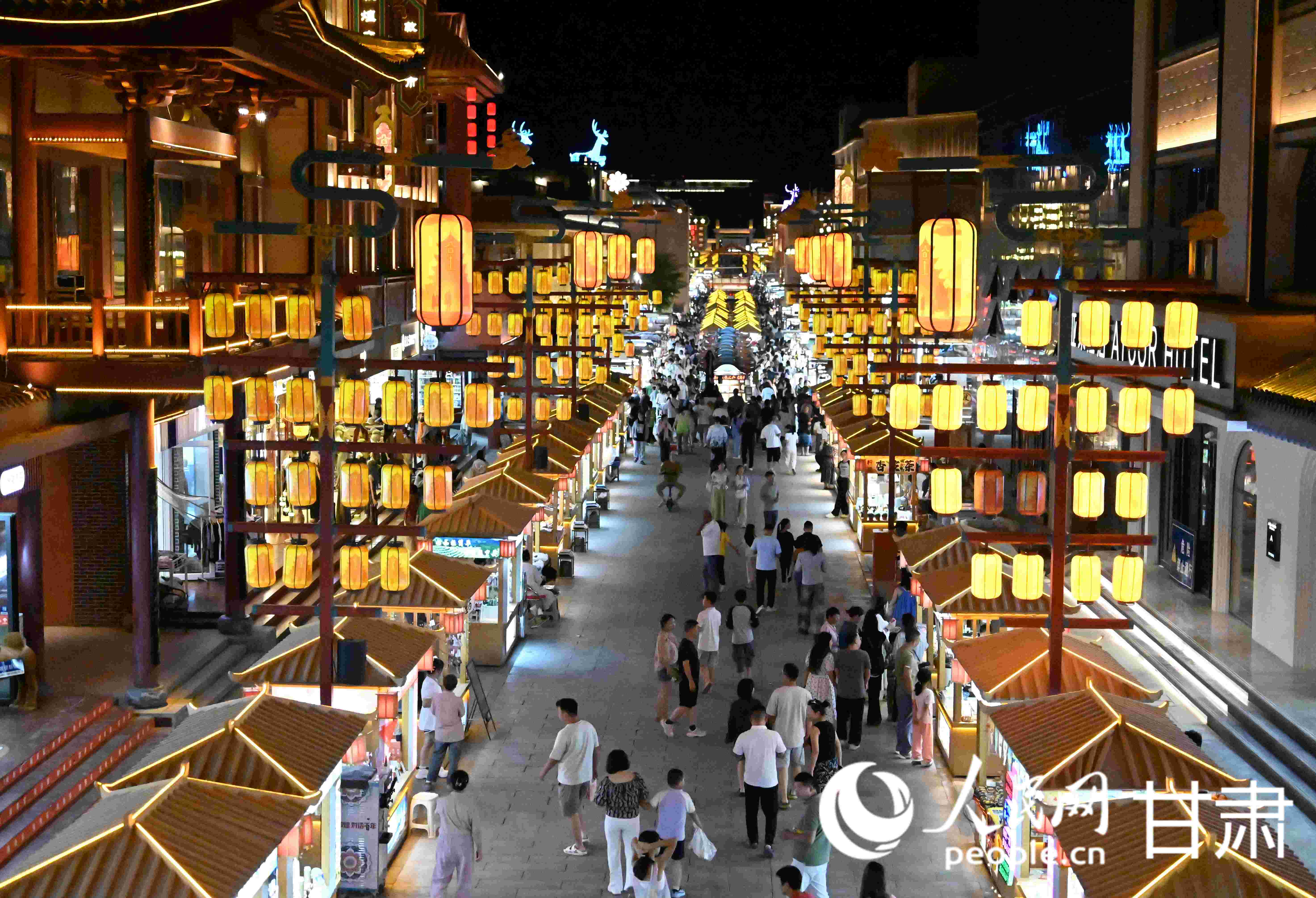 甘肃敦煌：“夜经济”持续升温