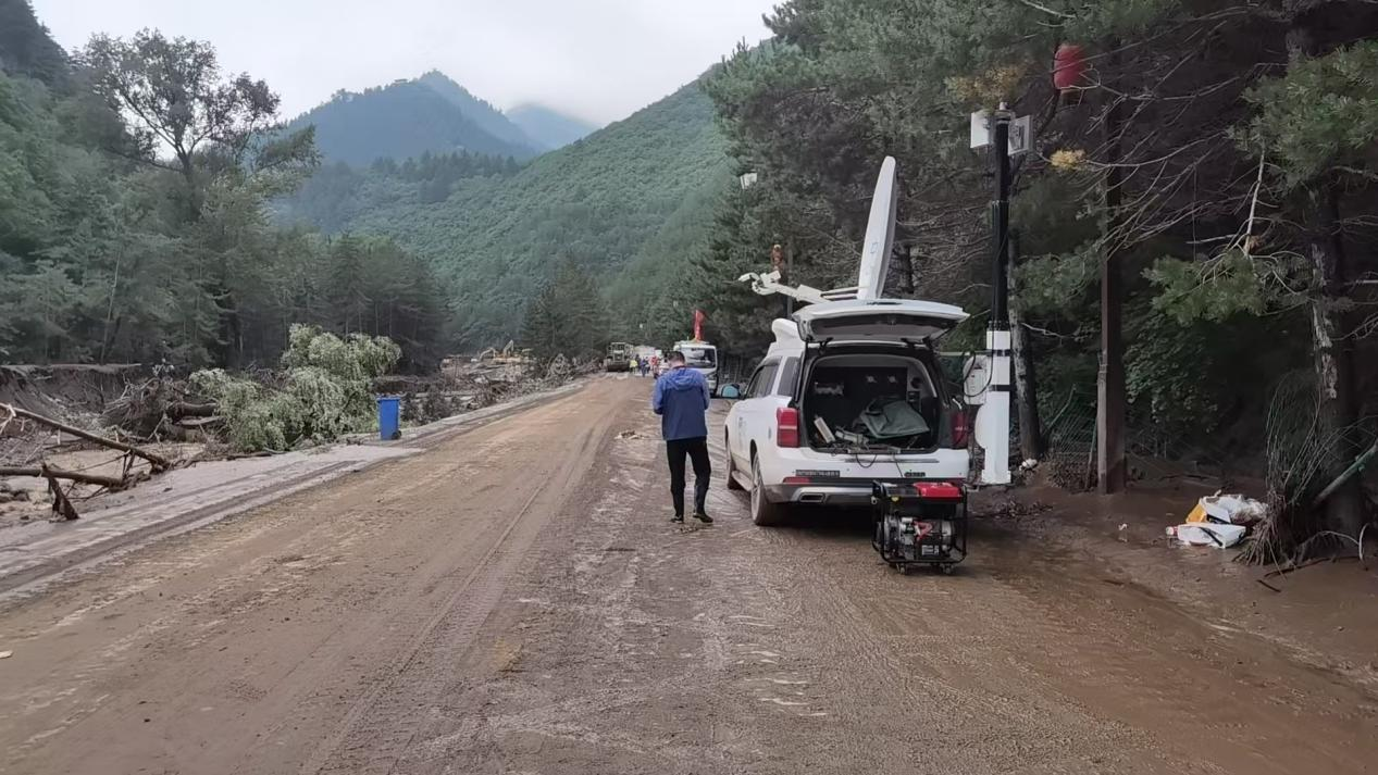 中國移動甘肅公司衛星通信車現場保障。中國移動通訊集團甘肅有限公司供圖