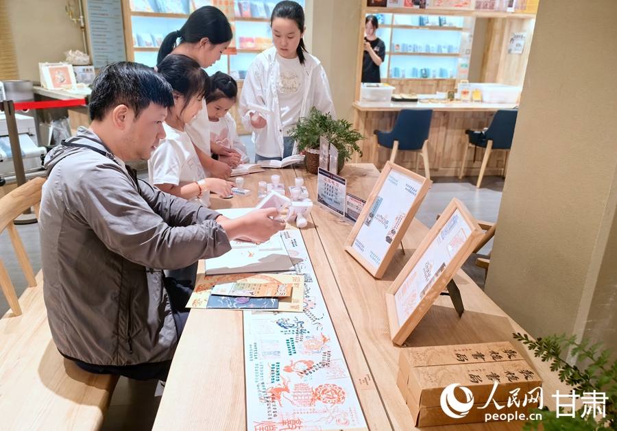 “集章打卡”，把敦煌记忆带回家