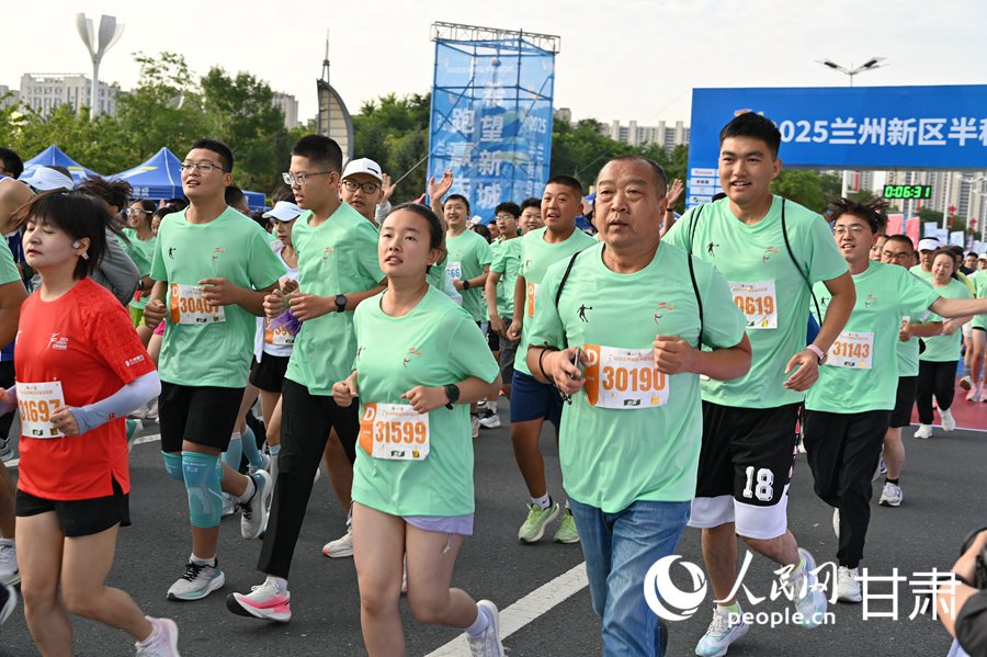 希望新城·跑贏未來 2025蘭州新區半程馬拉鬆鳴槍開賽【6】