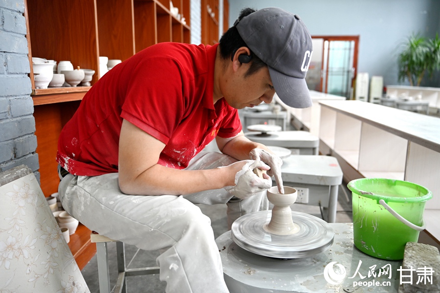 甘肃白银：古瓷焕新引客来【6】