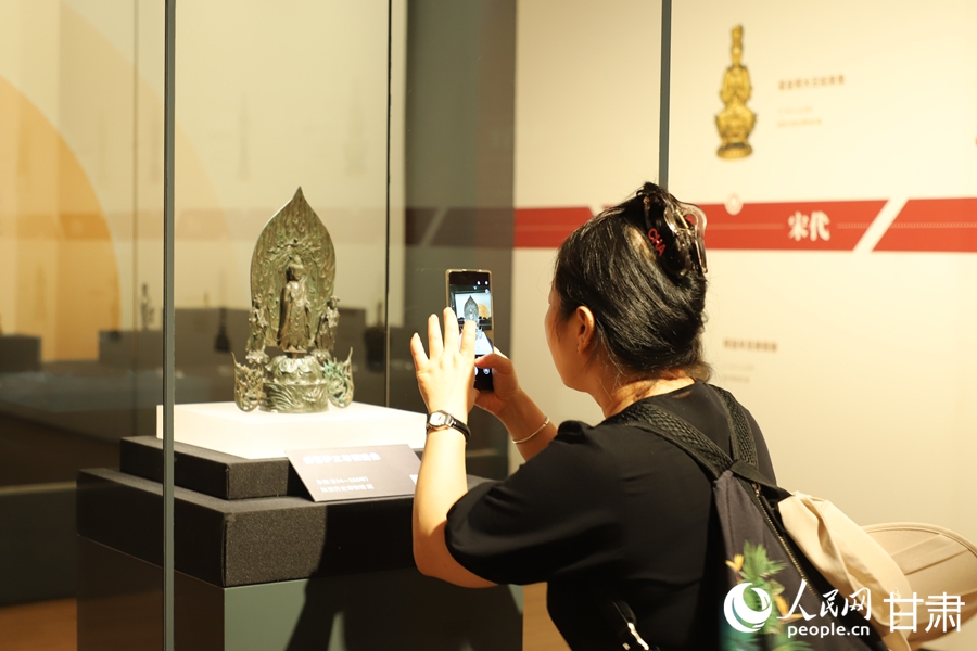 “東方微笑 跨越千年——佛教造像藝術展”在蘭開幕【3】