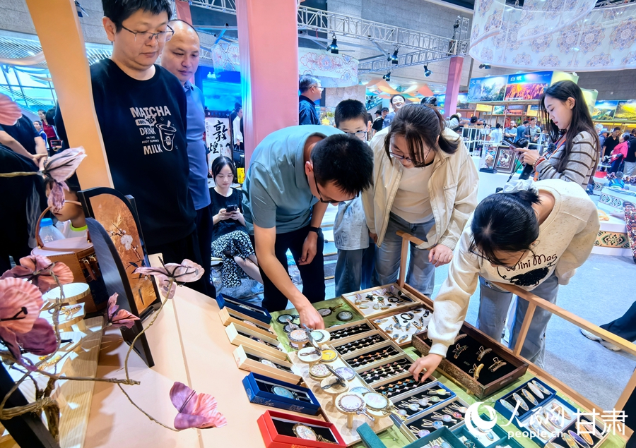聚焦敦煌文博会｜非遗文创精品展实力“吸睛”【8】