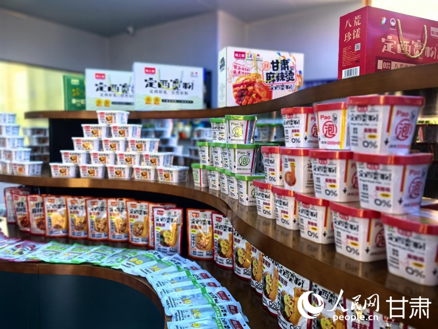定西陇峰淀粉制品有限责任公司生产的马铃薯系列产品。人民网记者 周婉婷摄