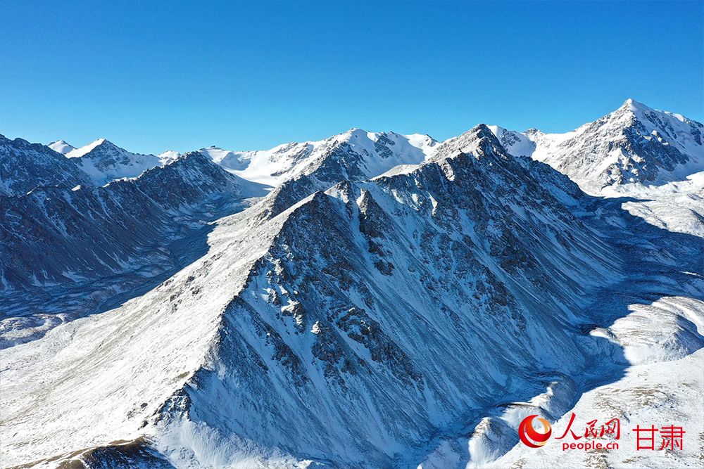 祁連秘境 冬日巴爾斯雪山壯美如畫