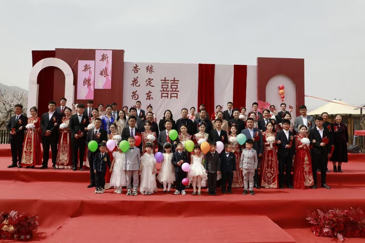 东乡县集体婚礼。东乡县委宣传部供图