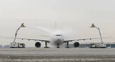 雪后飞机如何除冰？