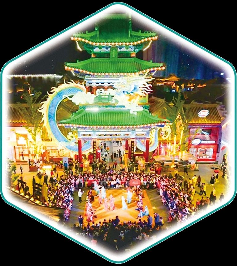 特色景区受游客市民热捧。李超 摄