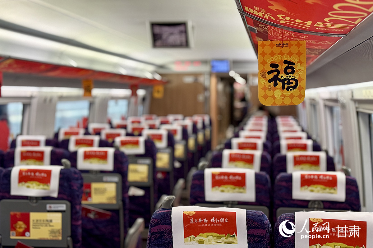 “高铁流动博物馆”G848次列车的车厢。人民网记者 焦隆摄