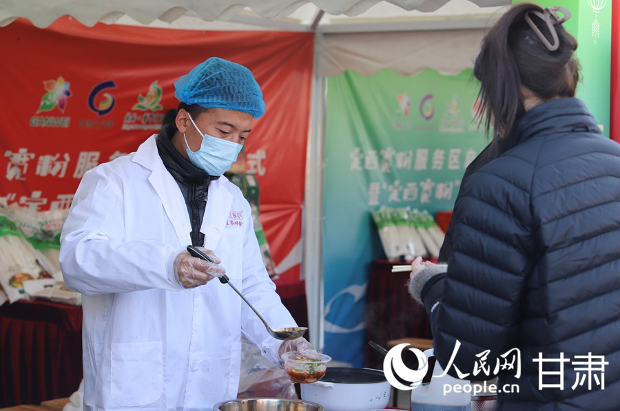 甘肅定西：高速服務區變身“寬粉會客廳”【2】