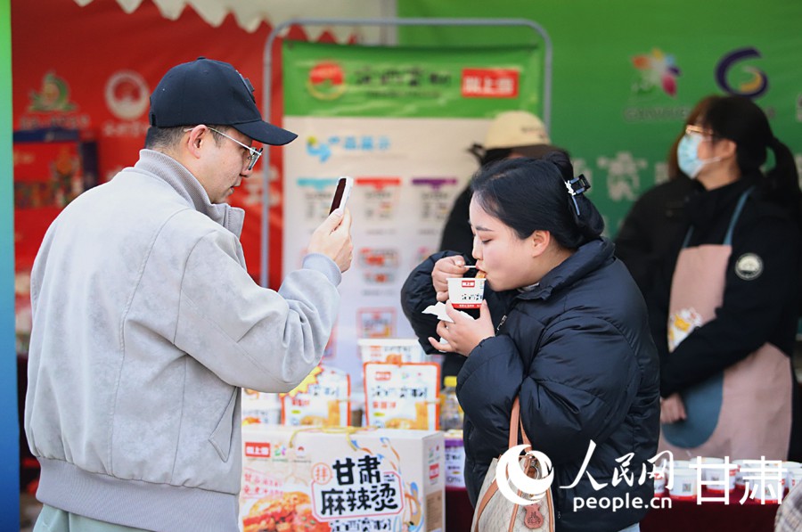 甘肅定西：高速服務區變身“寬粉會客廳”【3】