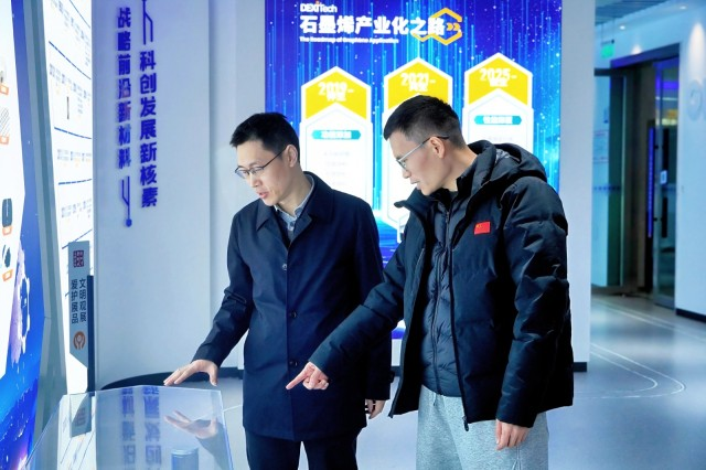 高超（左）与韩洪波