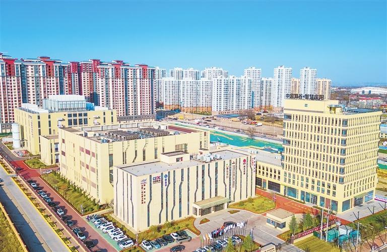 庆阳全国一体化算力网络国家枢纽节点“东数西算”产业园。 新甘肃·甘肃日报记者 丁凯