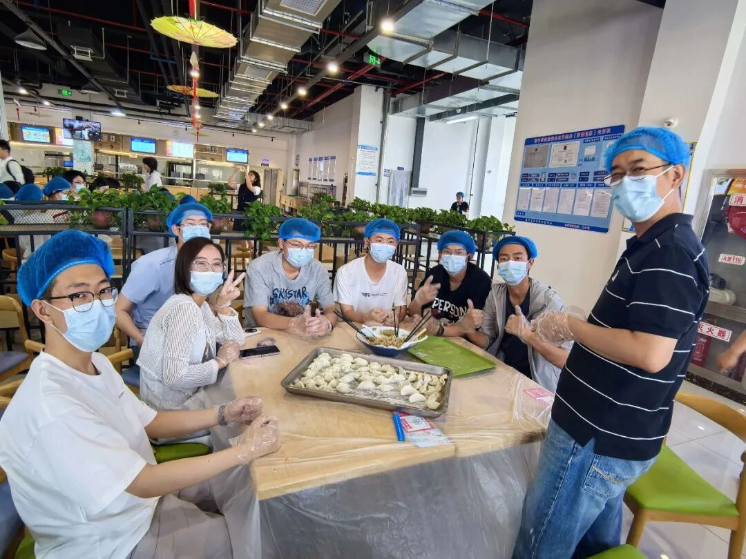 入校一碗面，毕业一餐饺。兰州大学供图