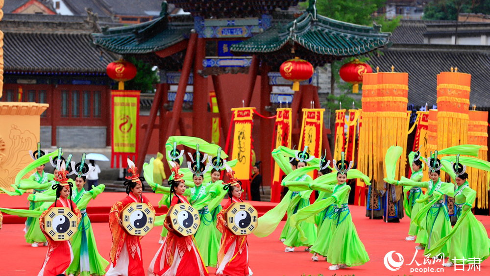 公祭大典现场。人民网记者 焦隆摄
