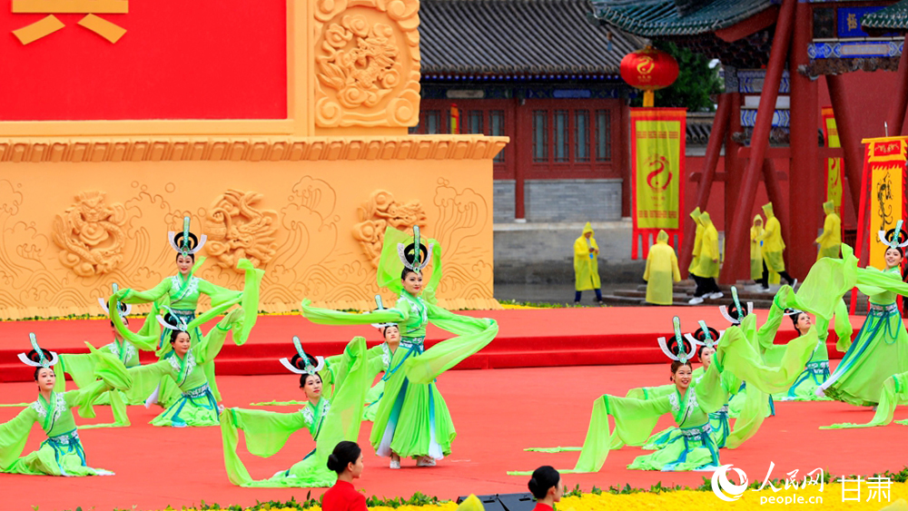 公祭大典现场。人民网记者 焦隆摄