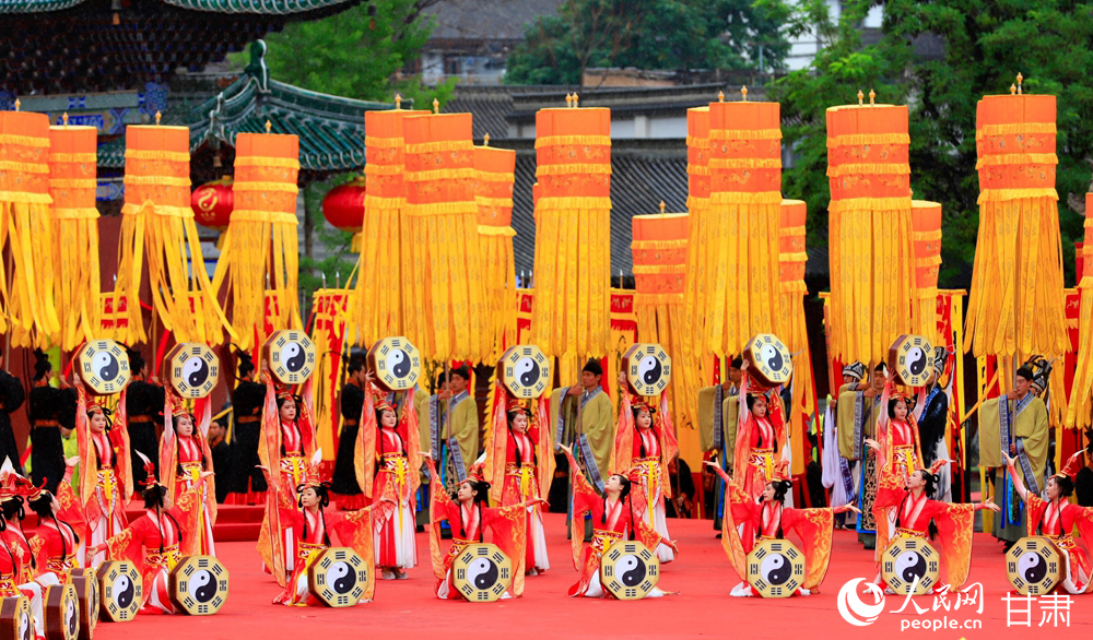 公祭大典现场。人民网记者 焦隆摄