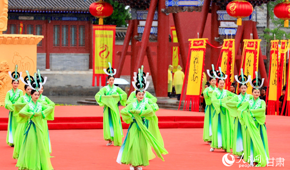 公祭大典现场。人民网记者 焦隆摄