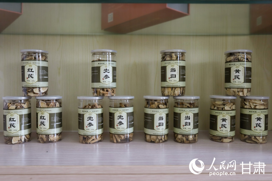 加工成品的中药材饮片。人民网记者 米媛摄